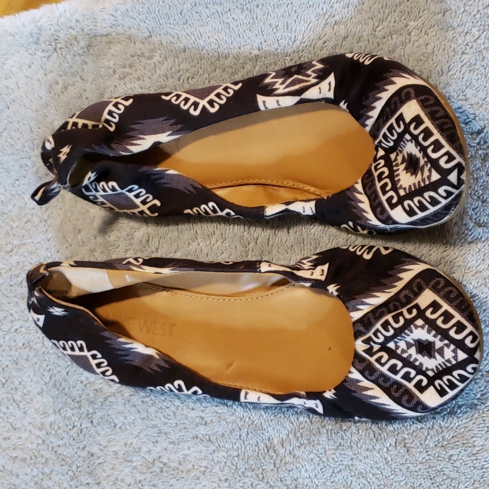 Nine west black and white flats size 5m